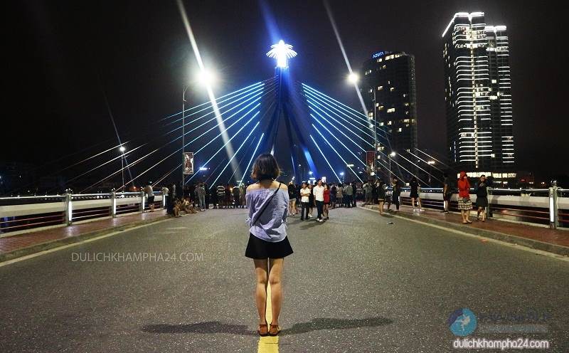 Da Nang tourism explore Han River swing bridge