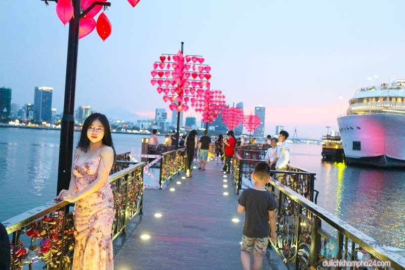 Pray for love is very suitable for couples traveling to Danang